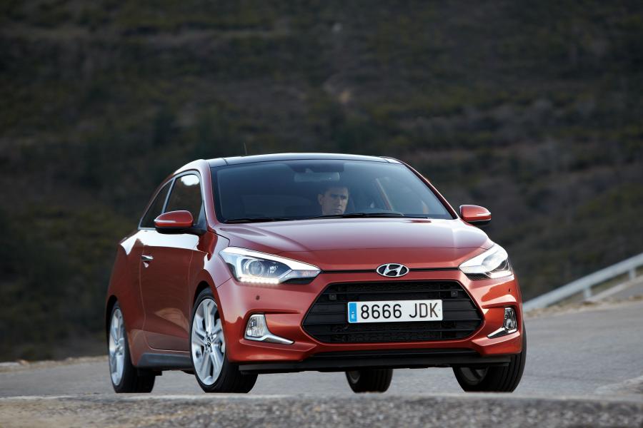  Hyundai i20 Coupe 2015 года  (фото 26 из 30)